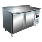 ShopDesChefs - Table réfrigérée  avec 2 portes et dosseret, modèle KYLJA GN 2200 TN